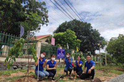 Trường Tiểu học Nguyễn Trãi phát động trồng cây xanh nhân dịp kỷ niệm 132 năm ngày sinh Chủ tịch Hồ Chí Minh